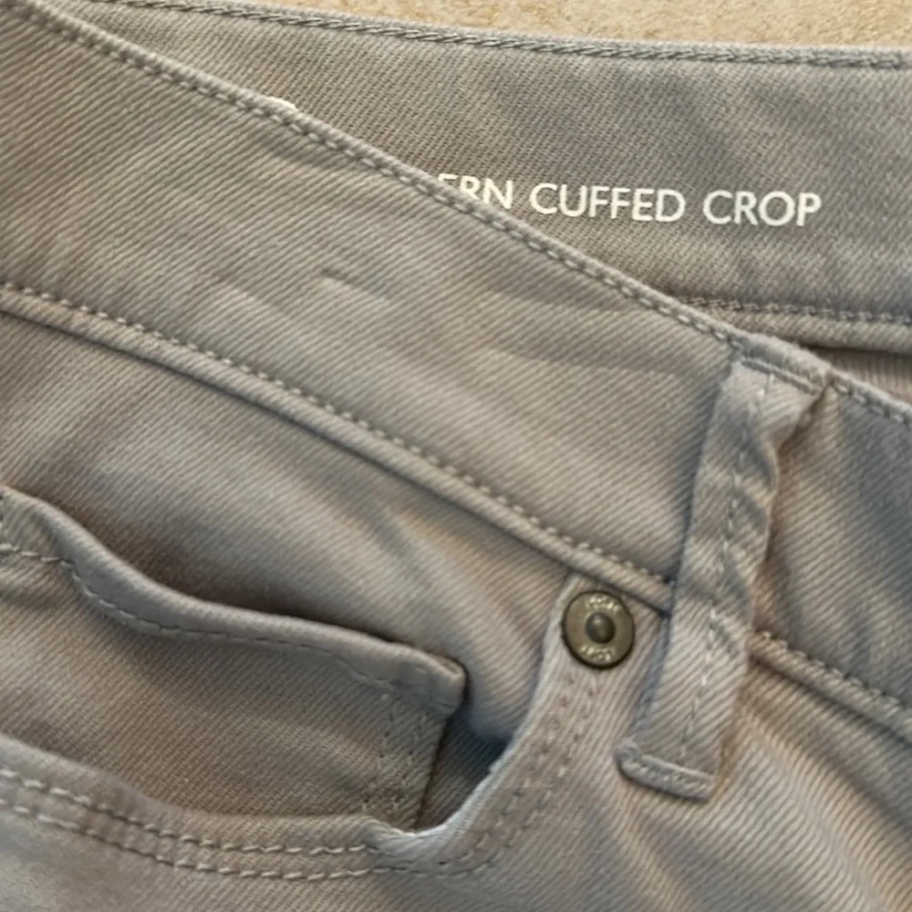 Loft Modern Cuffed Crop Jeans Size 2 - Picture 8 of 8